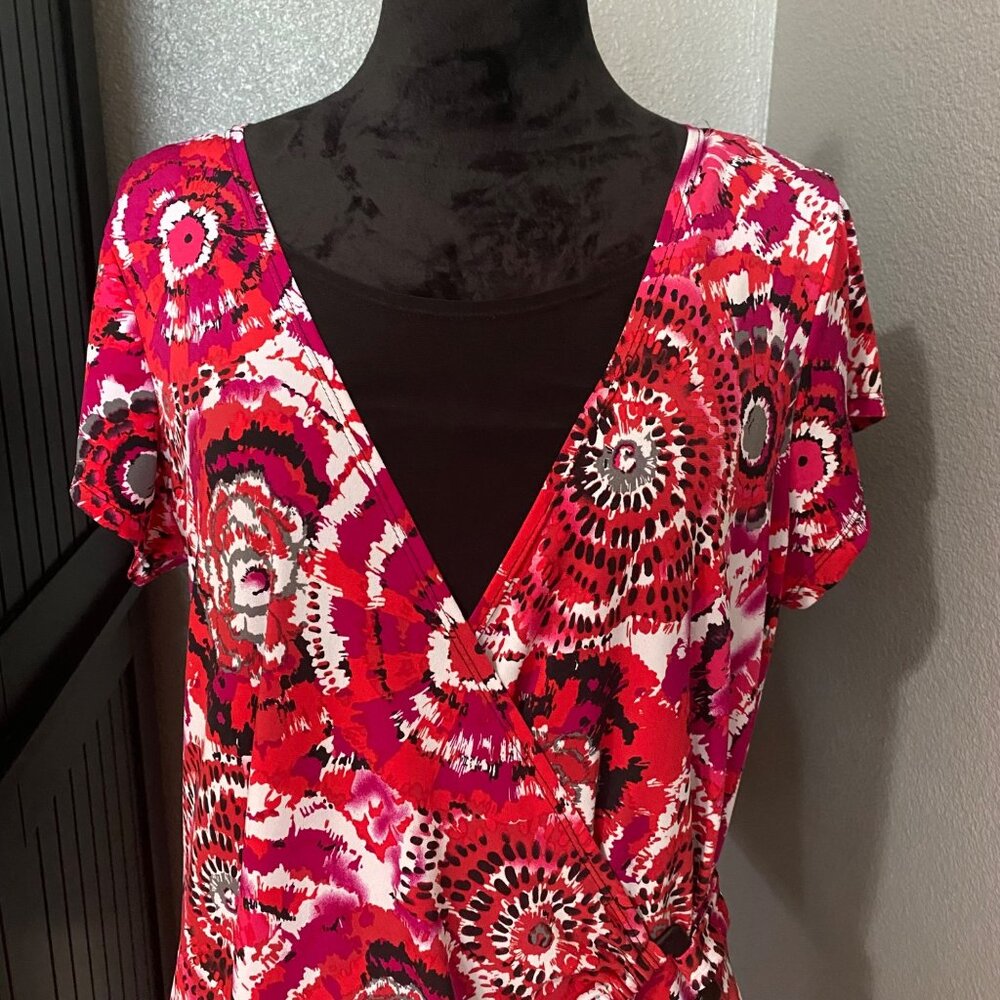 Bay Studio Blouse 1X Red Black Abstract Tie Dye Swirl Plus Size Career Boho Chic - Picture 2 of 8
